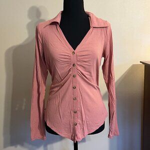 Steve Madden Dusty Pink Long Sleeve Collared V-Neck Ribbed Top